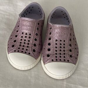 Size 5 toddler Native Jefferson glitter purple shoes